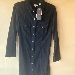 Black Levi’s sz M. NEW